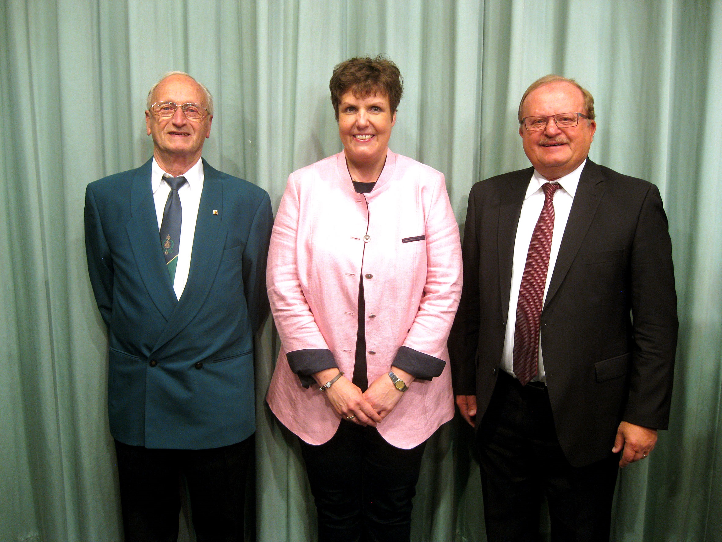  (von links) Horst Bartholomä, Regierungspräsidentin Sylvia Felder und der Vorsitzende des BHV Wolfgang Wehowsky. Fotograf: Hubert Daul 