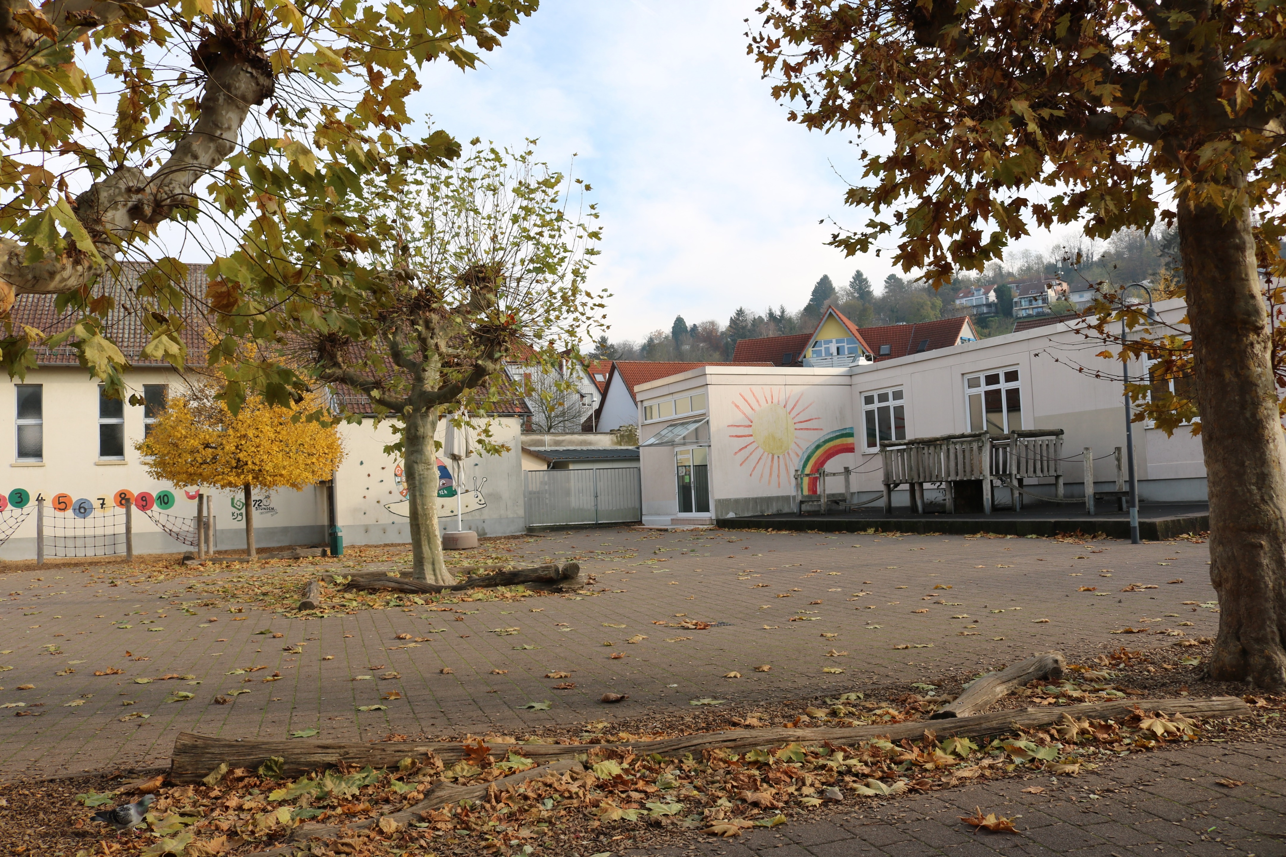  Evangelisches Gemeindehaus und E-Bau der Schule 