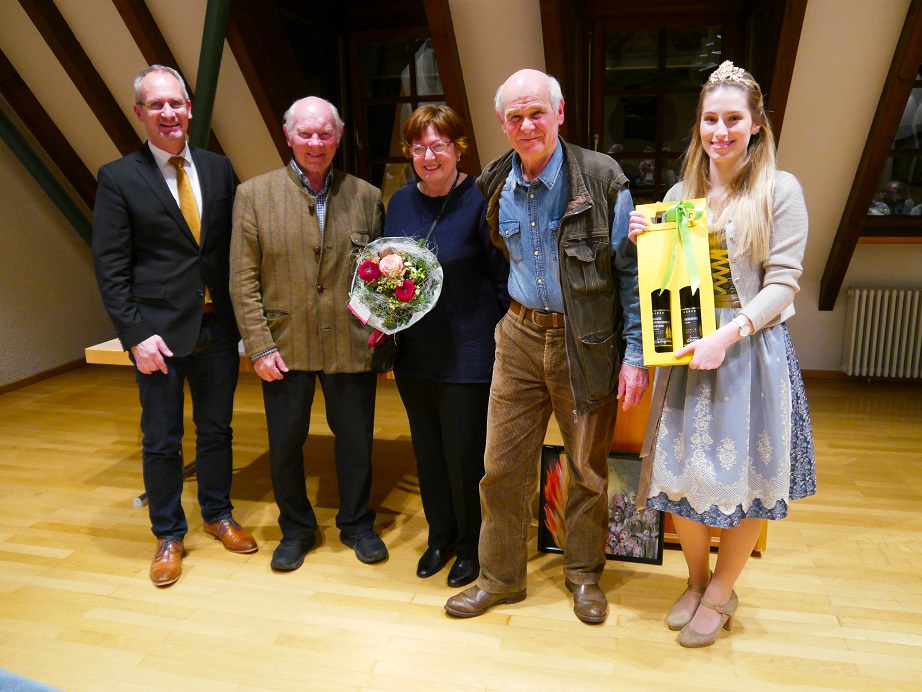  Bürgermeister Eric Bänziger, Laudator Friedemann Dinglinger, Künstler Ulrich Hofmann mit Frau, Weinprinzessin Cristina 