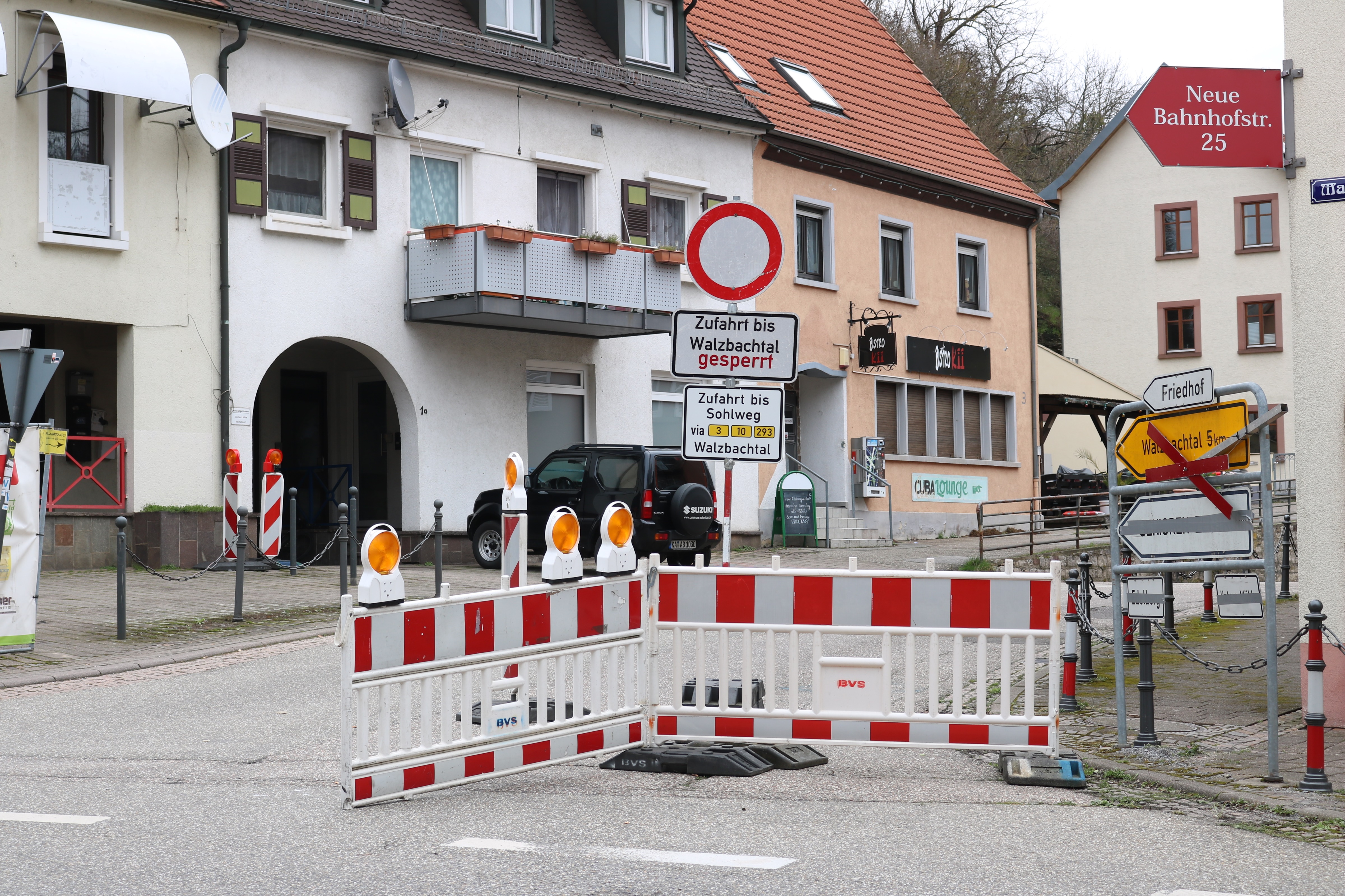  Unübersehbar ist das Schild „Durchfahrt verboten“ am Knotenpunkt Bundesstraße 3. 