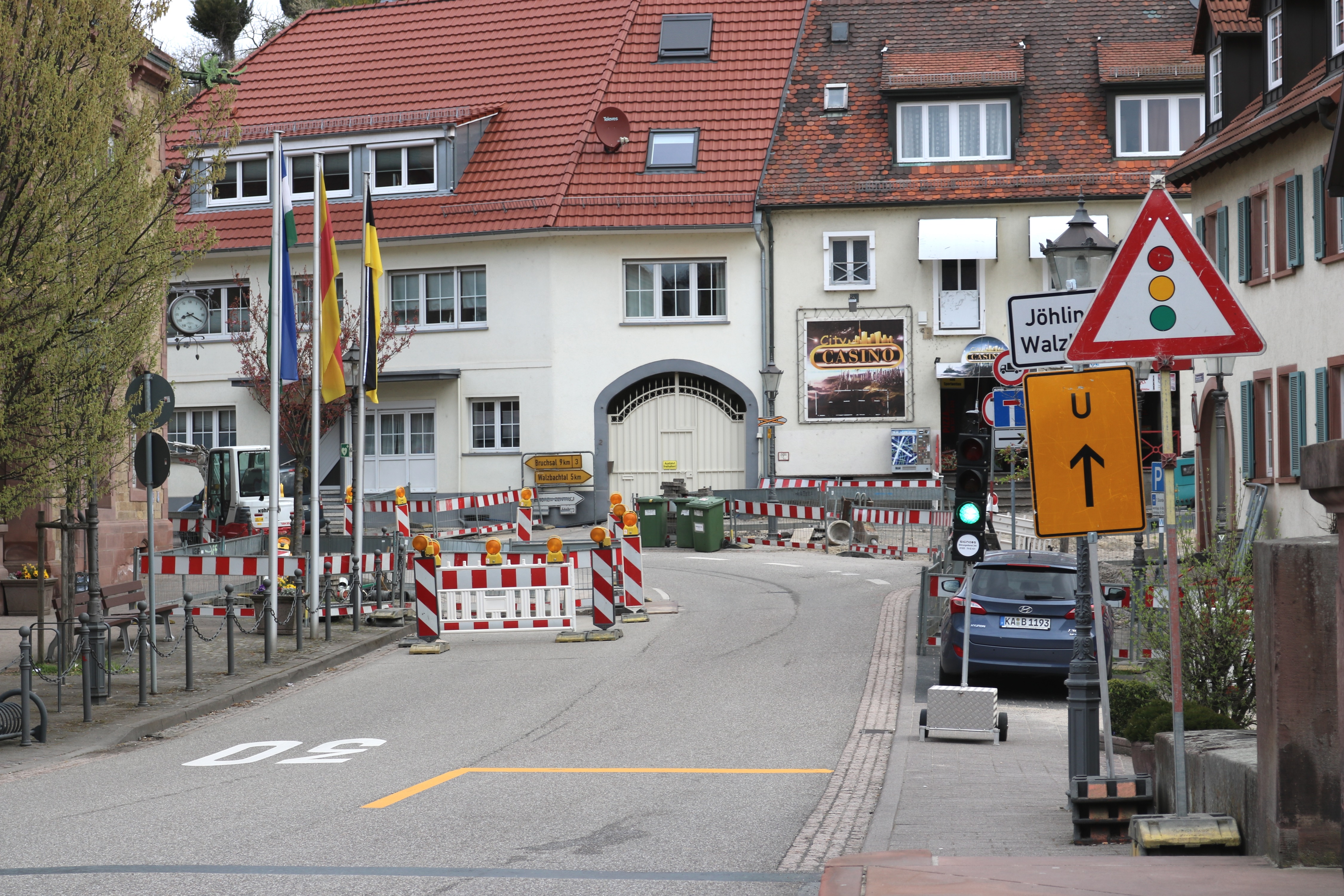  Baustellenampel an der Kreuzung zur Jöhlinger Straße 