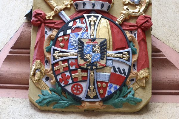 Historische Wappen: Die Restaurierung ist beendet