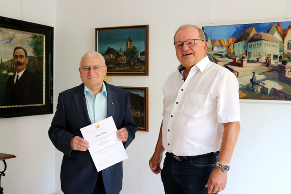 Klaus Geggus mit der Ehrennadel des Arbeitskreises Heimatpflege ausgezeichnet