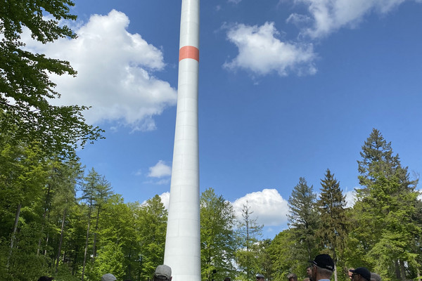 Gemeinsame Exkursion zum Windpark in Winterbach schafft Klarheit